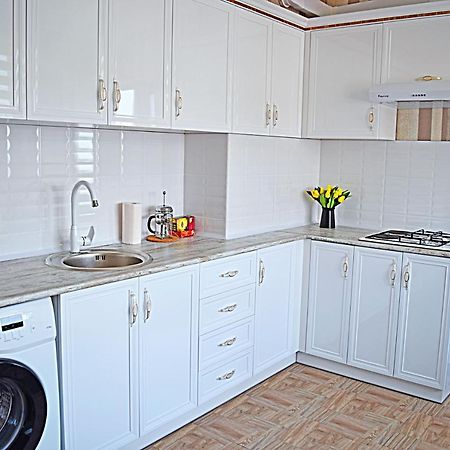 Bishkek Sunny Apartment In The Center Εξωτερικό φωτογραφία