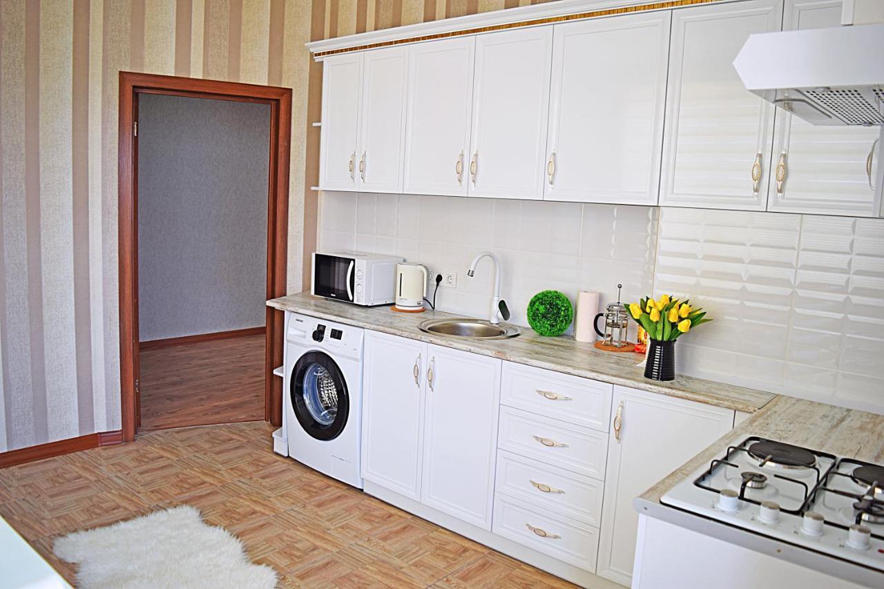 Bishkek Sunny Apartment In The Center Εξωτερικό φωτογραφία