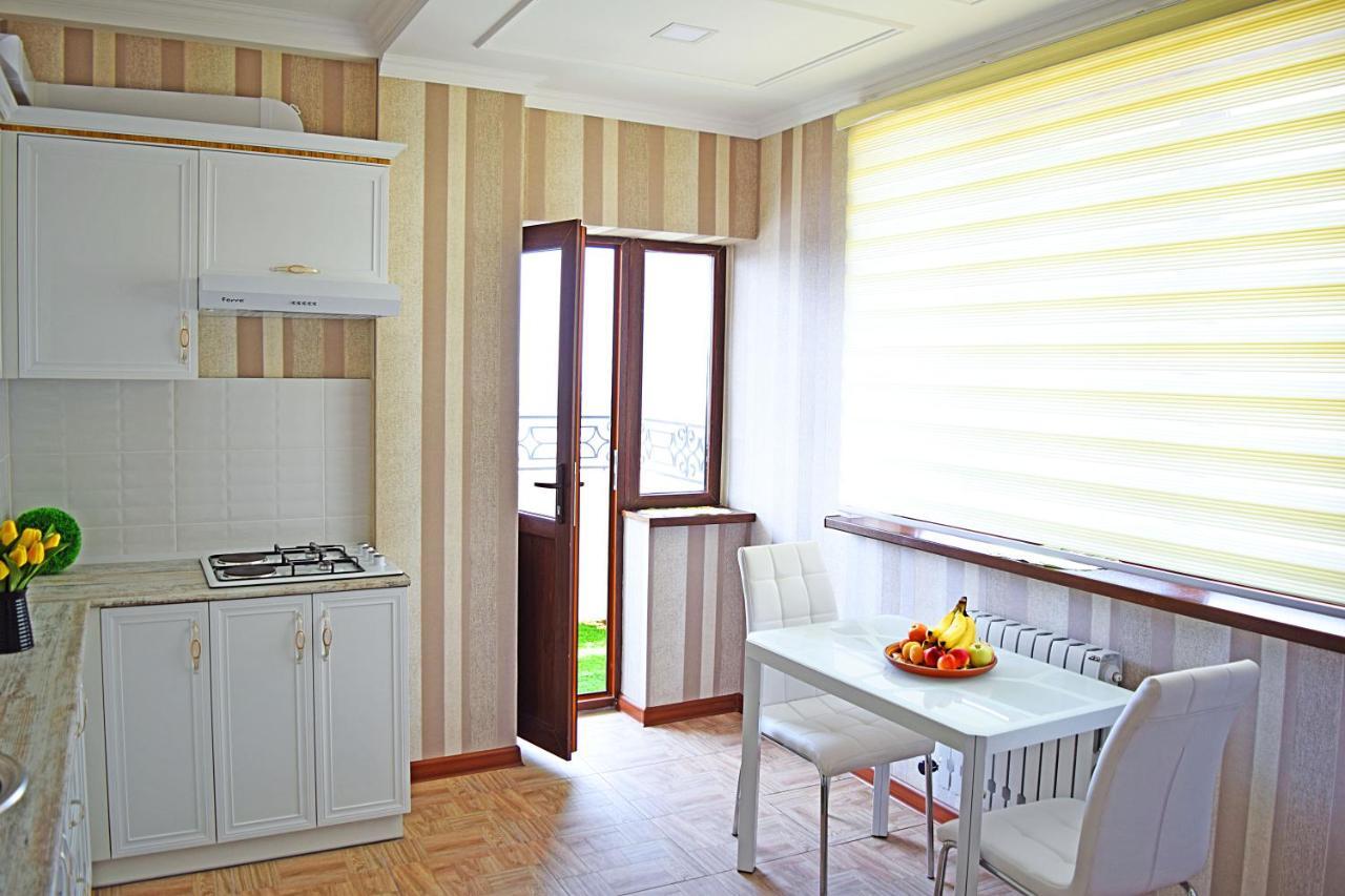 Bishkek Sunny Apartment In The Center Εξωτερικό φωτογραφία